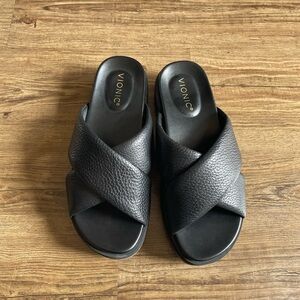 Vionic Women's Vesta Black Crisscross Leather Sandals